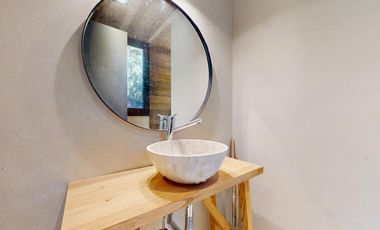 VENTA / Excelente casa estilo moderno sobre calle Leñatero