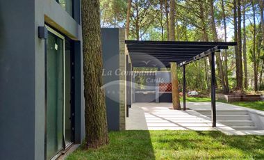 VENTA / Excelente casa estilo moderno sobre calle Leñatero