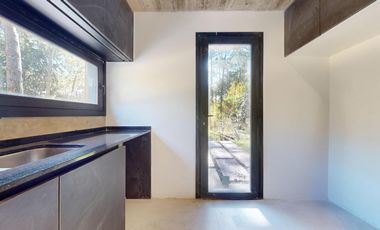 VENTA / Excelente casa estilo moderno sobre calle Leñatero