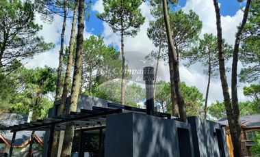 VENTA / Excelente casa estilo moderno sobre calle Leñatero