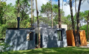 VENTA / Excelente casa estilo moderno sobre calle Leñatero