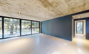 VENTA / Excelente casa estilo moderno sobre calle Leñatero