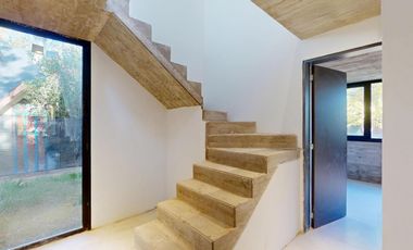 VENTA / Excelente casa estilo moderno sobre calle Leñatero