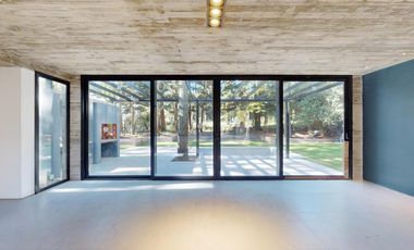 VENTA / Excelente casa estilo moderno sobre calle Leñatero