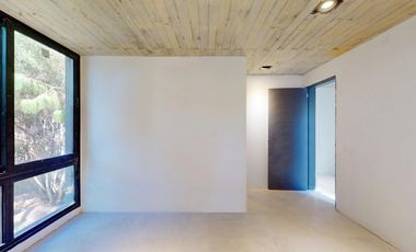 VENTA / Excelente casa estilo moderno sobre calle Leñatero