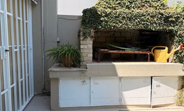 Casa con historia, cine y estilo propio en el corazón de  Lobos!