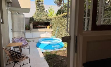 Casa con historia, cine y estilo propio en el corazón de  Lobos!