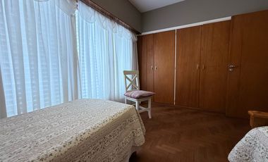 Casa con historia, cine y estilo propio en el corazón de  Lobos!