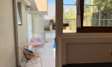 Casa con historia, cine y estilo propio en el corazón de  Lobos!