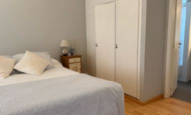 Casa con historia, cine y estilo propio en el corazón de  Lobos!
