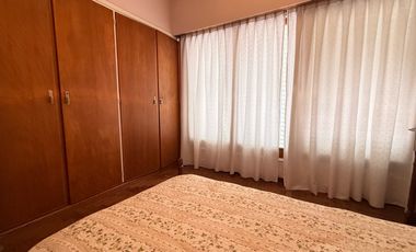 Casa con historia, cine y estilo propio en el corazón de  Lobos!