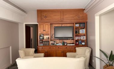 Casa con historia, cine y estilo propio en el corazón de  Lobos!