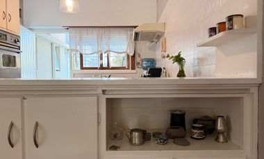 Casa con historia, cine y estilo propio en el corazón de  Lobos!