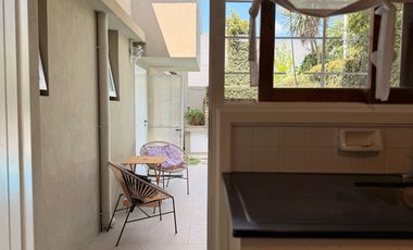 Casa con historia, cine y estilo propio en el corazón de  Lobos!