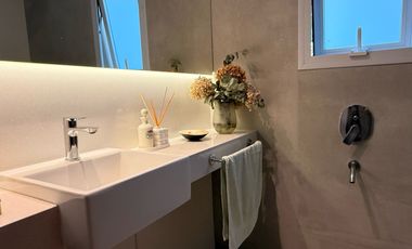 Casa con historia, cine y estilo propio en el corazón de  Lobos!