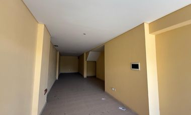 Amplio local comercial a la Venta en Sarandi