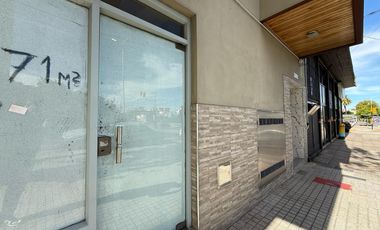 Amplio local comercial a la Venta en Sarandi