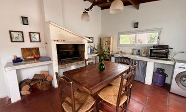 Casa en Chapadmalal sobre extenso terreno