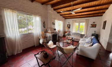 Casa en Chapadmalal sobre extenso terreno