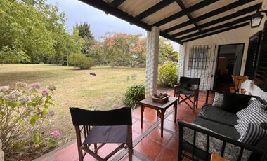 Casa en Chapadmalal sobre extenso terreno