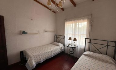 Casa en Chapadmalal sobre extenso terreno