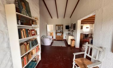 Casa en Chapadmalal sobre extenso terreno