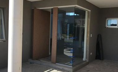 Impecable SE ALQUILA / SE VENDE  - Fincas de Iraola II