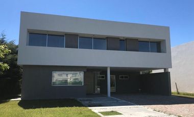 Impecable SE ALQUILA / SE VENDE  - Fincas de Iraola II
