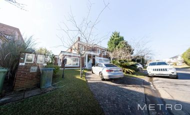 Casa en Alquiler en el Barrio Las Glorietas 6 ambientes Nordelta