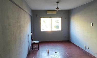 OFICINA DE UN AMBIENTE SOBRE LA CALLE ESTEBAN ADROGUE