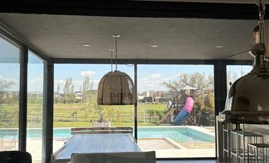 Casa al Golf en el Barrio El Golf. Nordelta
