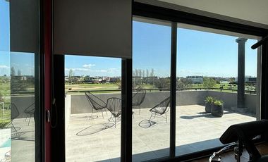 Casa al Golf en el Barrio El Golf. Nordelta