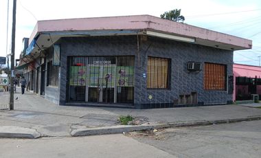 3/4  locales en bloque en San Miguel