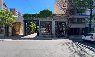 Galpón con espacio aéreo, local, oficinas, entrada vehicular, zona centro