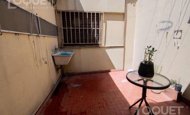Casa en planta alta con locales comerciales