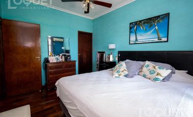 Casa en planta alta con locales comerciales