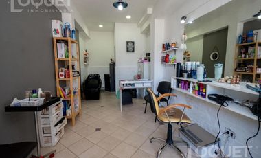 Casa en planta alta con locales comerciales