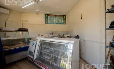 Casa en planta alta con locales comerciales