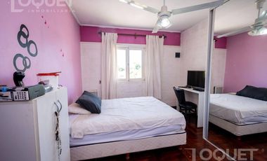 Casa en planta alta con locales comerciales