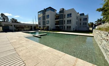 Departamento en alquiler temporario, tres dormitorios, cochera