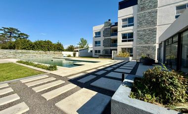 Departamento en alquiler temporario, tres dormitorios, cochera