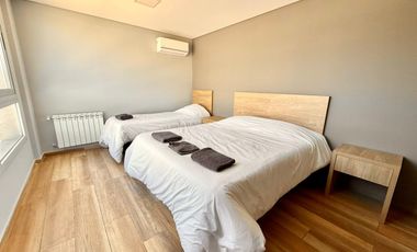 Departamento en alquiler temporario, tres dormitorios, cochera