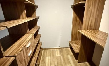 Departamento en alquiler temporario, tres dormitorios, cochera