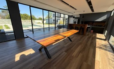 Departamento en alquiler temporario, tres dormitorios, cochera