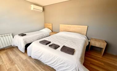 Departamento en alquiler temporario, tres dormitorios, cochera