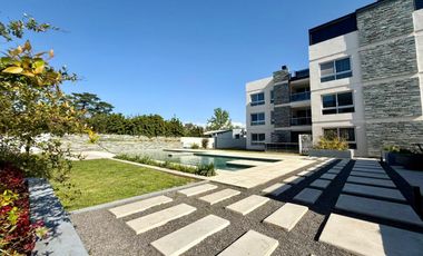 Departamento en alquiler temporario, tres dormitorios, cochera