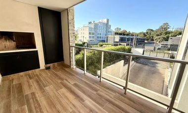 Departamento en alquiler temporario, tres dormitorios, cochera