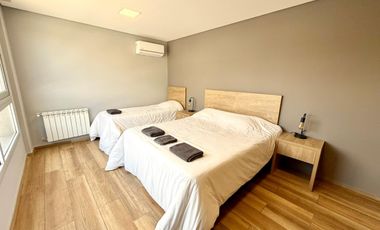 Departamento en alquiler temporario, tres dormitorios, cochera