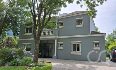 OPORTUNIDAD - Casa en venta en Barrio Bermudas