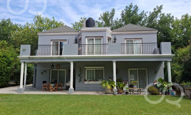 OPORTUNIDAD - Casa en venta en Barrio Bermudas